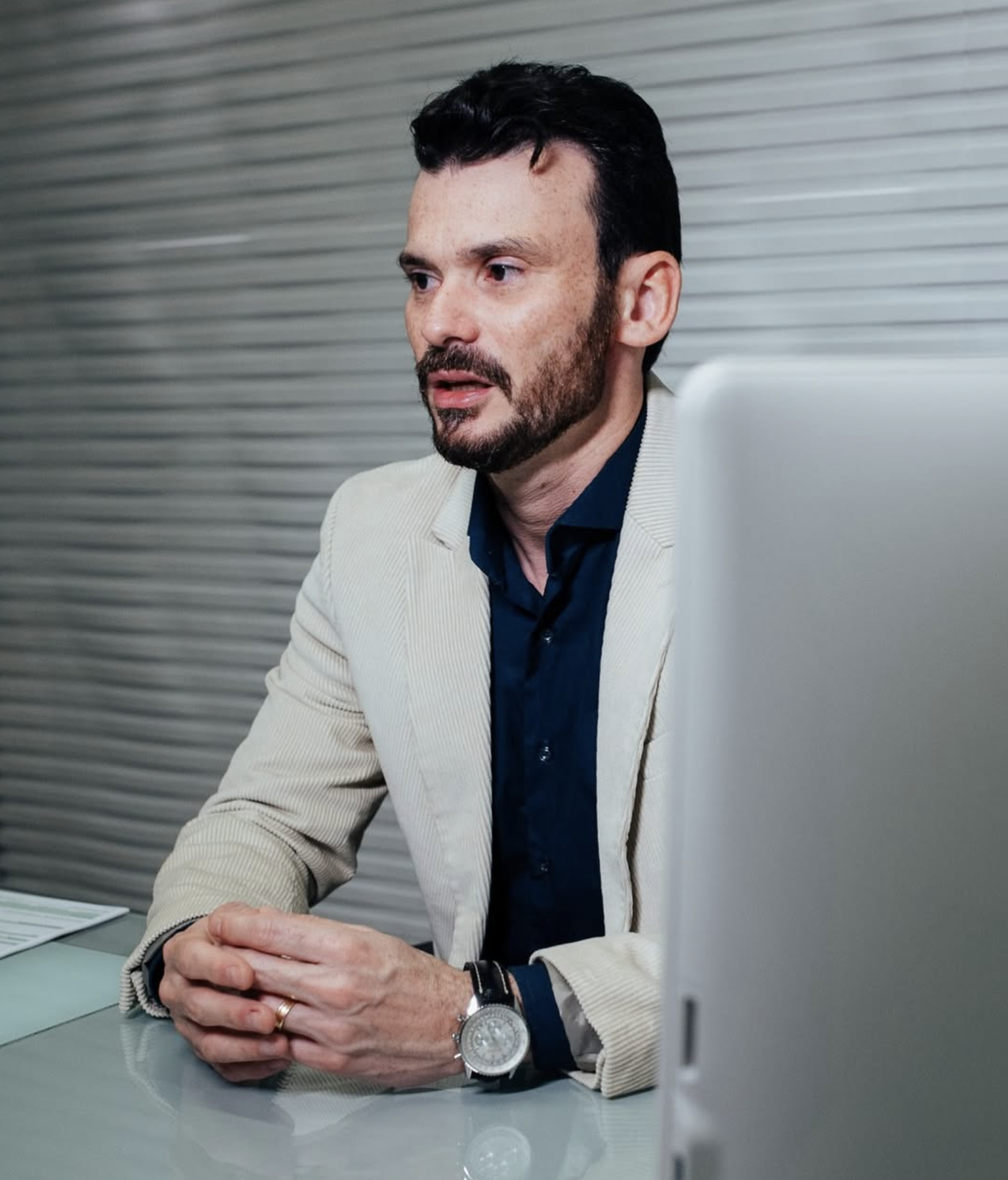 Dr. Andrier Farias durante atendimento